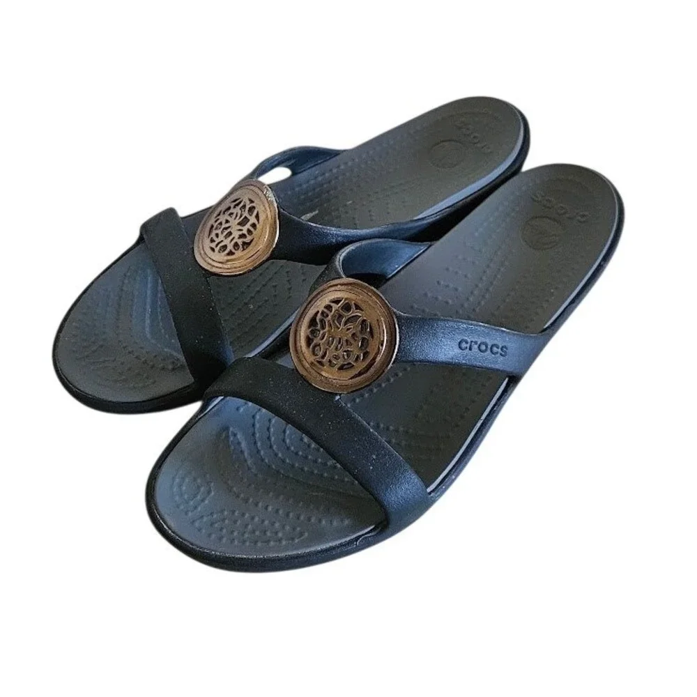 Crocs Sanrah Beveled Circle Slide Sandal Women Size 9 Black Gold Slip On Comfort